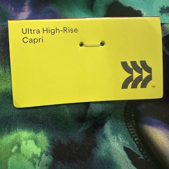 All In Motion Ultra High Rise Capri - Picture 6 of 9